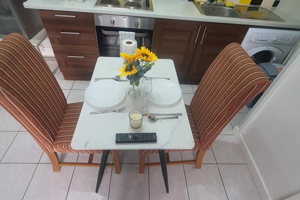 Lister Park Bradford Stylish 1Bed Coach House - Quiet & Tranquil Cottage & Parking Экстерьер фото