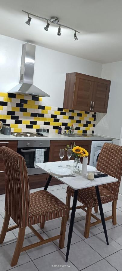 Lister Park Bradford Stylish 1Bed Coach House - Quiet & Tranquil Cottage & Parking Экстерьер фото