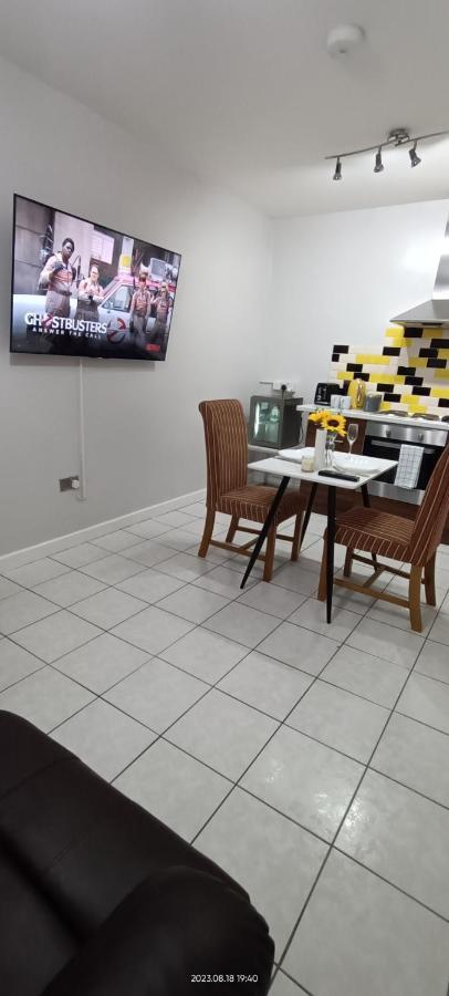 Lister Park Bradford Stylish 1Bed Coach House - Quiet & Tranquil Cottage & Parking Экстерьер фото