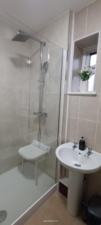 Lister Park Bradford Stylish 1Bed Coach House - Quiet & Tranquil Cottage & Parking Экстерьер фото