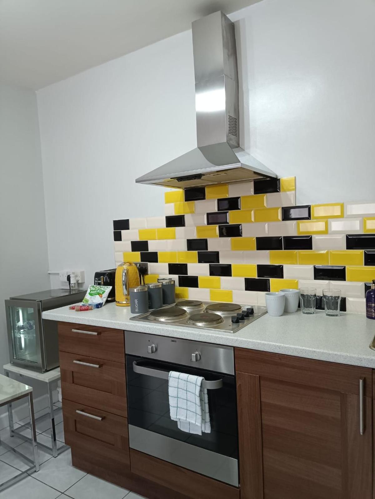 Lister Park Bradford Stylish 1Bed Coach House - Quiet & Tranquil Cottage & Parking Экстерьер фото