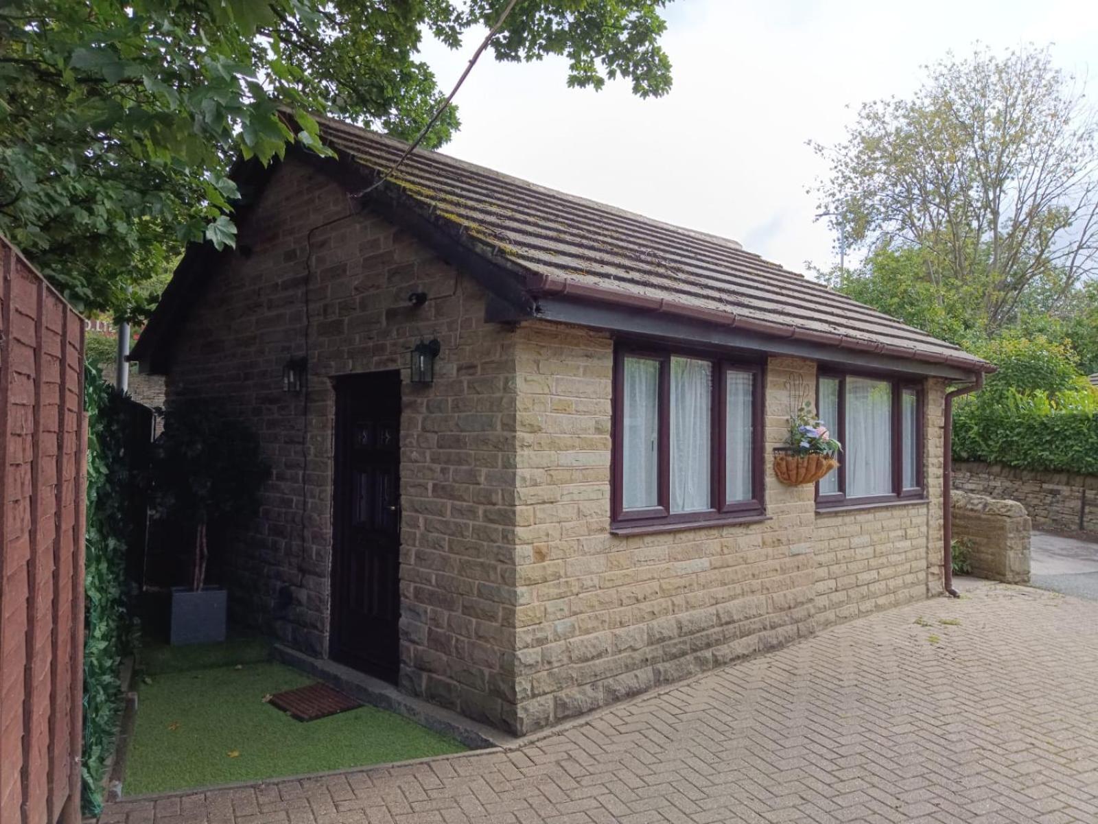 Lister Park Bradford Stylish 1Bed Coach House - Quiet & Tranquil Cottage & Parking Экстерьер фото